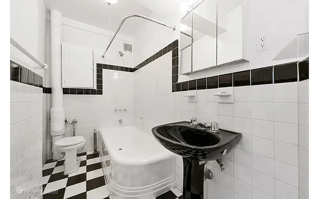 Rented by Douglas Elliman | media 14