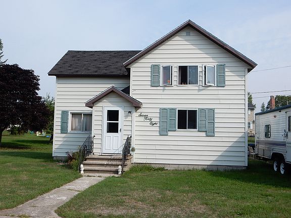 2nd image of 748 Arbutus Ave