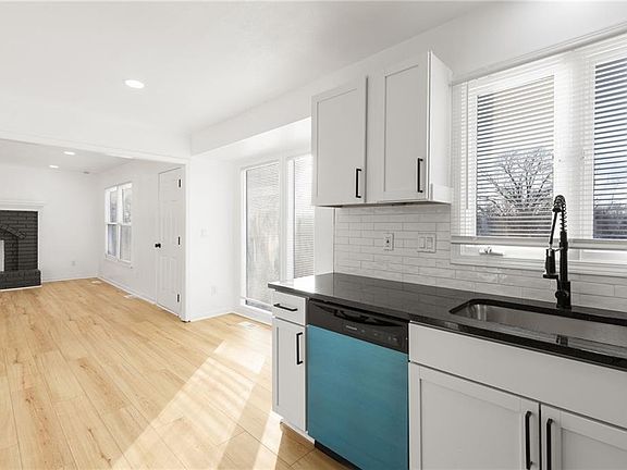 5th image of 7014 N Brookside Rd