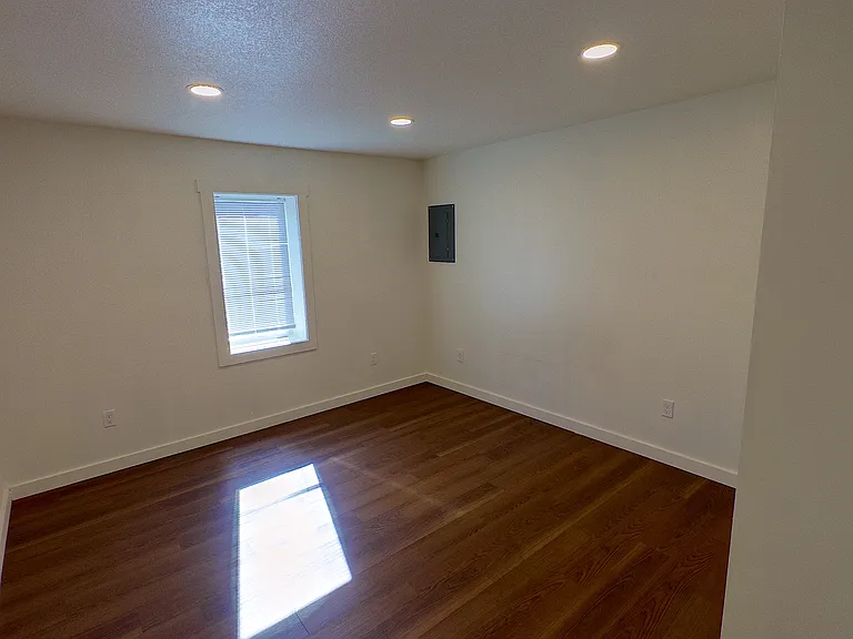 107 N Everett High Rd — Photo 16