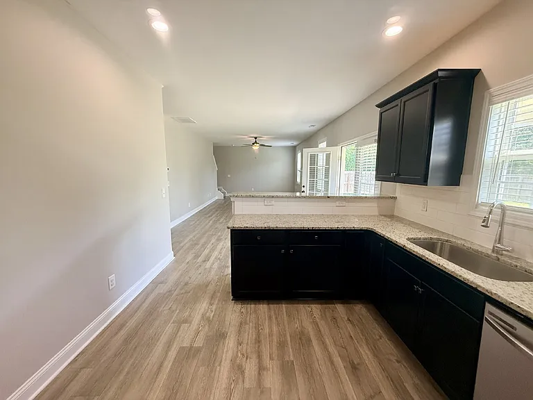 1752 Stackhouse Dr — Photo 6