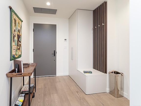 4th image of 2000 Hannington Rd #915