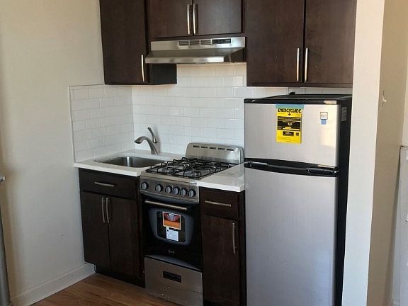 3rd image of 730 W Cornelia Ave APT 407