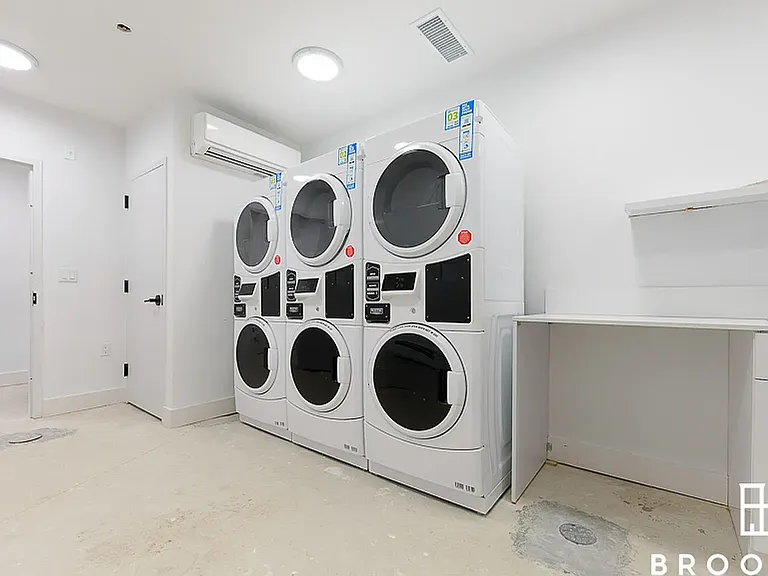 1010 Rogers Ave #5F — Photo 9