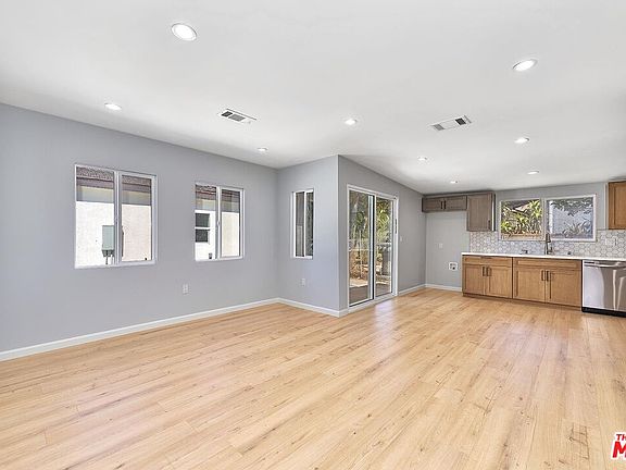 4th image of 708 N El Molino Ave