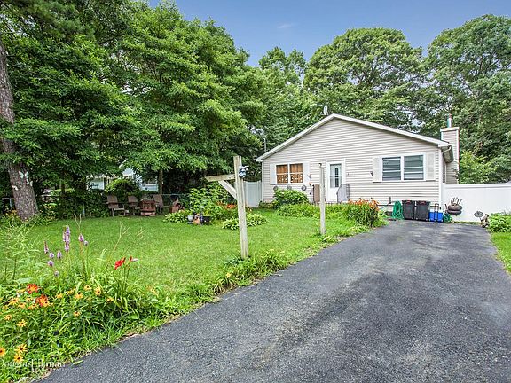 2nd image of 49 Rose Ln