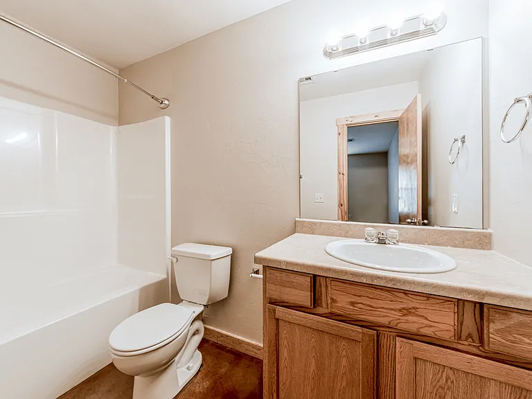2511 W 56th St — Photo 14