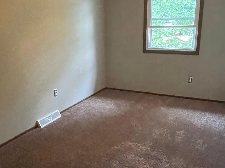 1270 Squires Dr — Photo 13