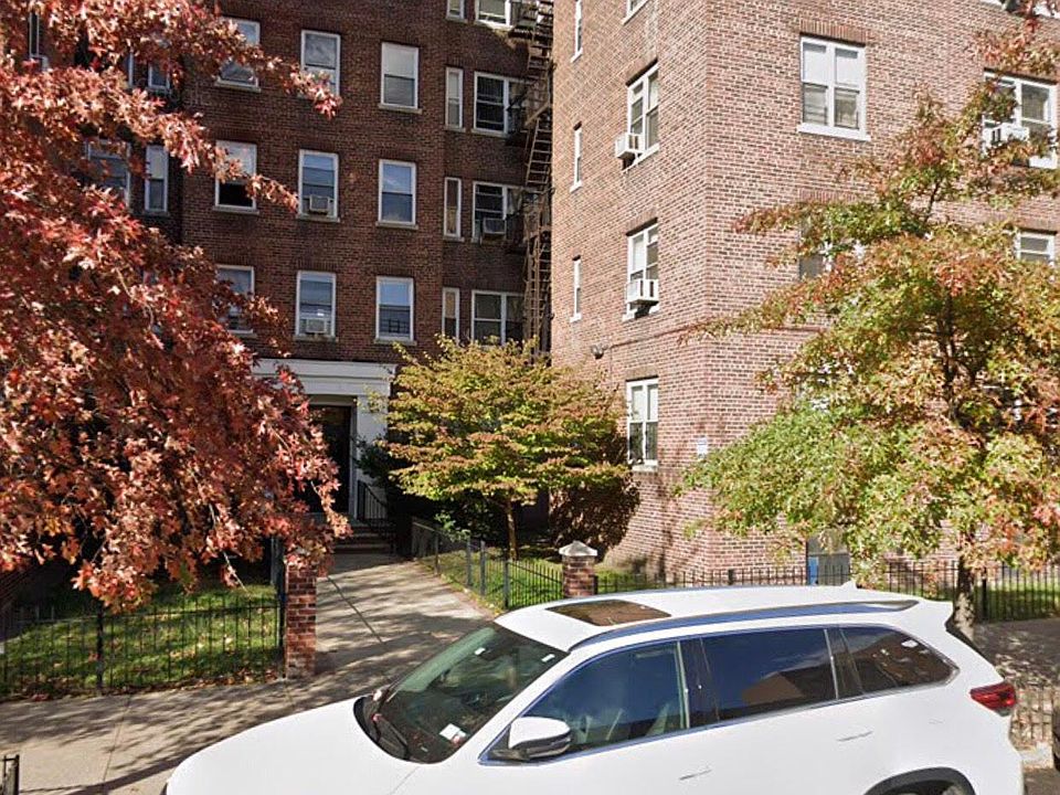 1st image of 14307 Sanford Ave APT 6G