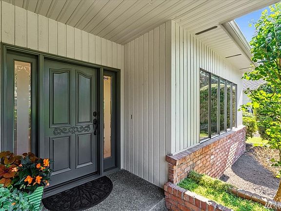 Beautiful entry door!