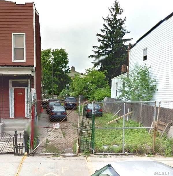 2nd image of 641 Glenmore Ave