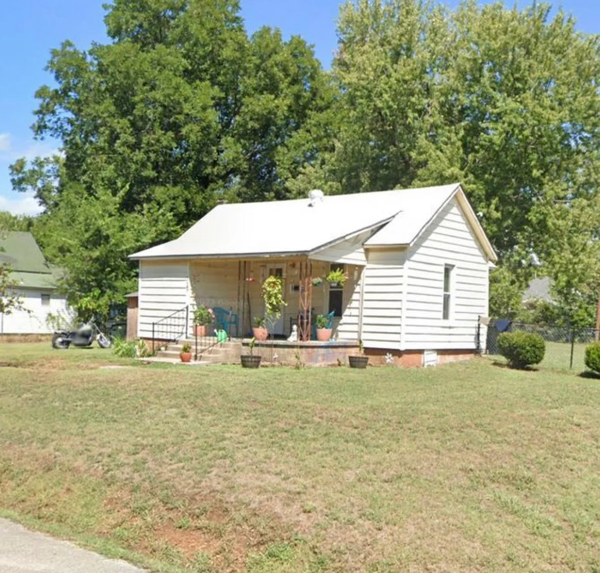 713 S Elm St — Photo 1