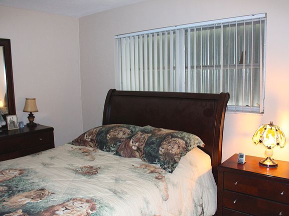 5th image of 418 NE 13th Pl