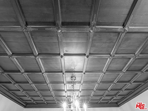 5th image of 1325 Thayer Ave