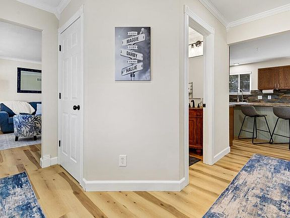 3rd image of 806 Whisper Creek Ct