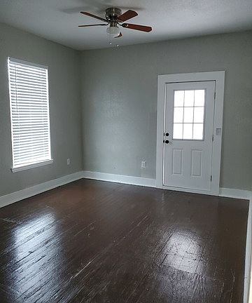 2nd image of 1006 W Gramercy Pl