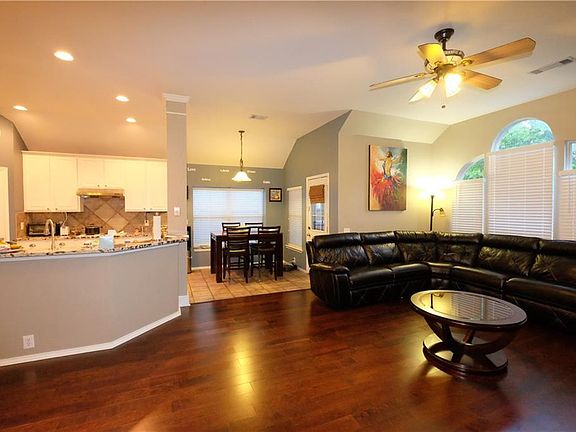 3rd image of 2217 Killarney Dr
