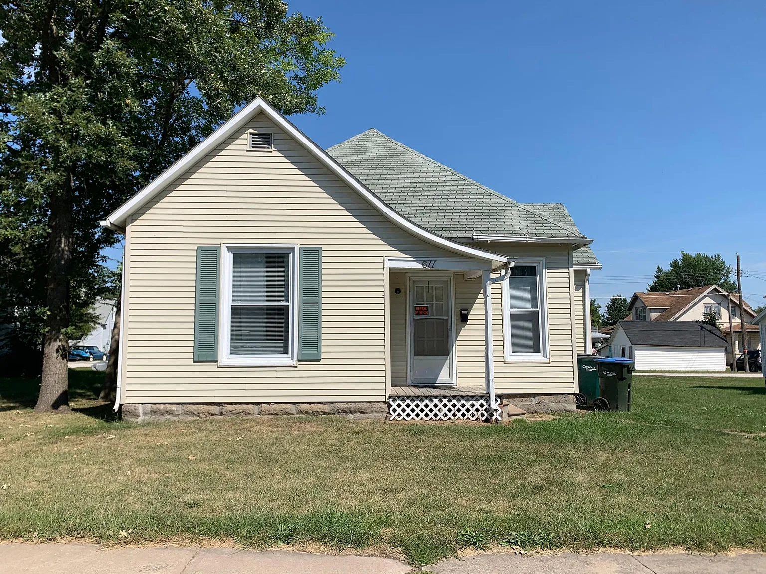 611 E Pierce St — Photo 1
