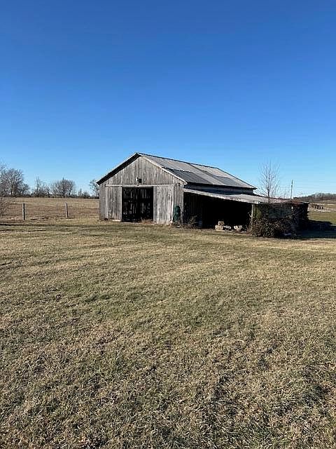 2nd image of 2574 Sutton Ln