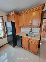 Rented by Metro Park Realty Inc