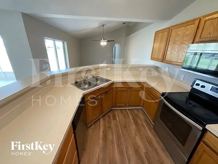 331 Columbo St — Photo 6