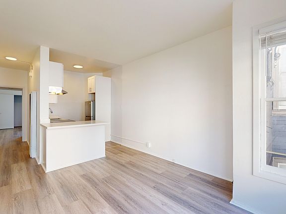 3rd image of 1575 Sacramento St #7
