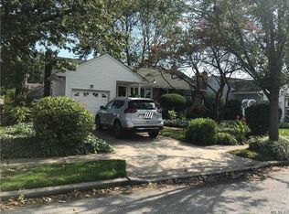 2629 Clovermere Rd, Oceanside, NY 11572