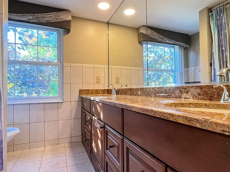 2852 Mayfair Dr — Photo 28