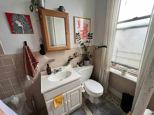 Rented by Tapiro Realty | media 8