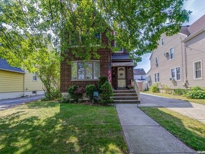 54 Kenmore Road, Valley Stream, NY, 11581