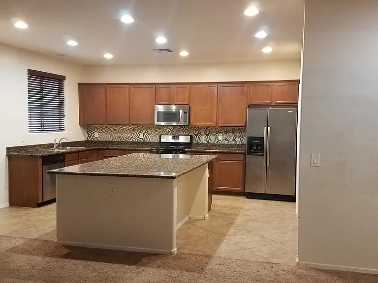2099 S Martingale Rd — Photo 2