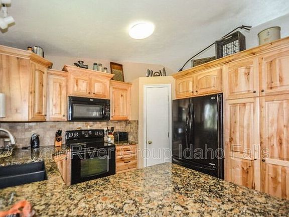 5th image of 2745 Vesta Cir