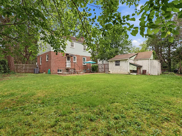 855 N Frederick St — Photo 26