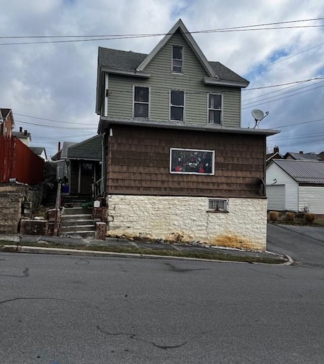 1st image of 2210 11th St