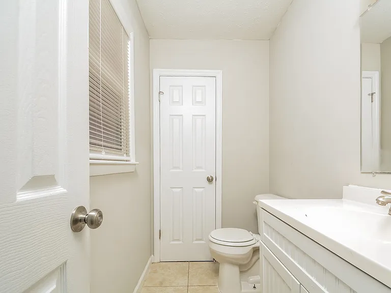 1790575_029_bathroom_13182609.jpg