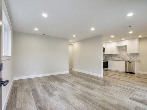 4th image of 956 Gretchen Ln