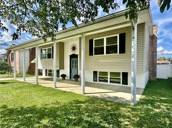 714 3rd St, Belpre, OH 45714