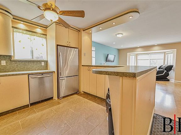 5th image of 1413 Royce St #22