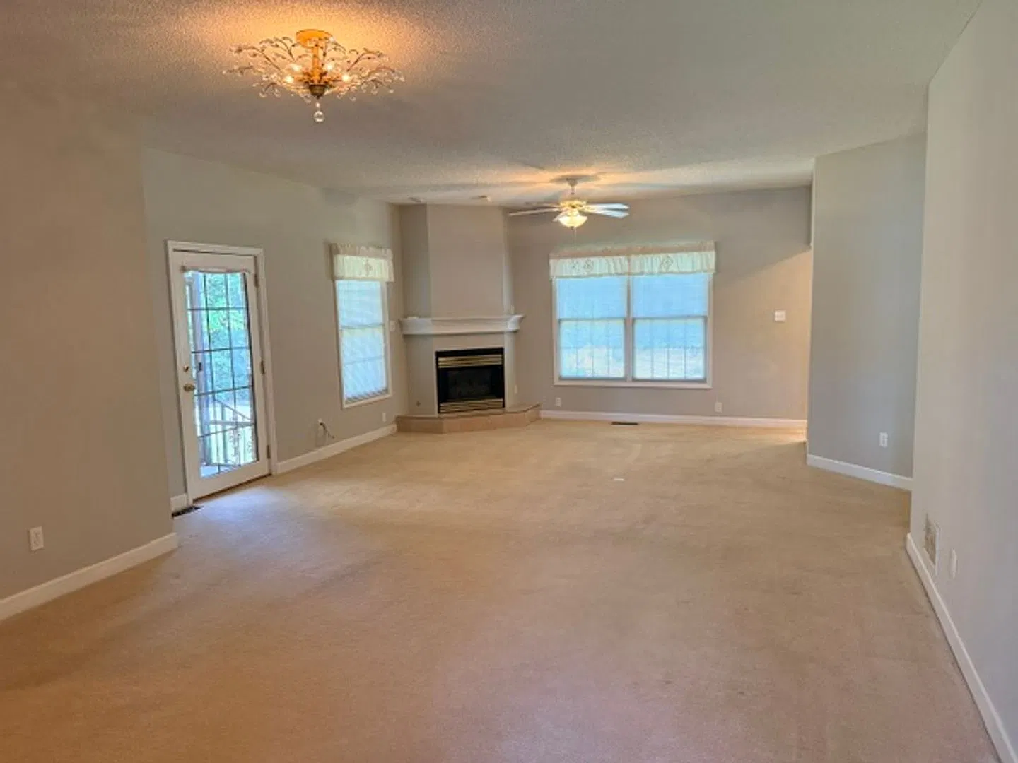3 bed, 2.0 bath, 1660 sqft, $2,200 — Photo 4
