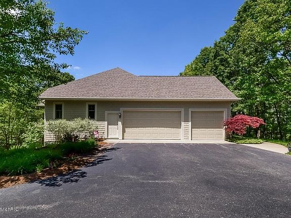 4th image of 4951 Maltese Ct NE