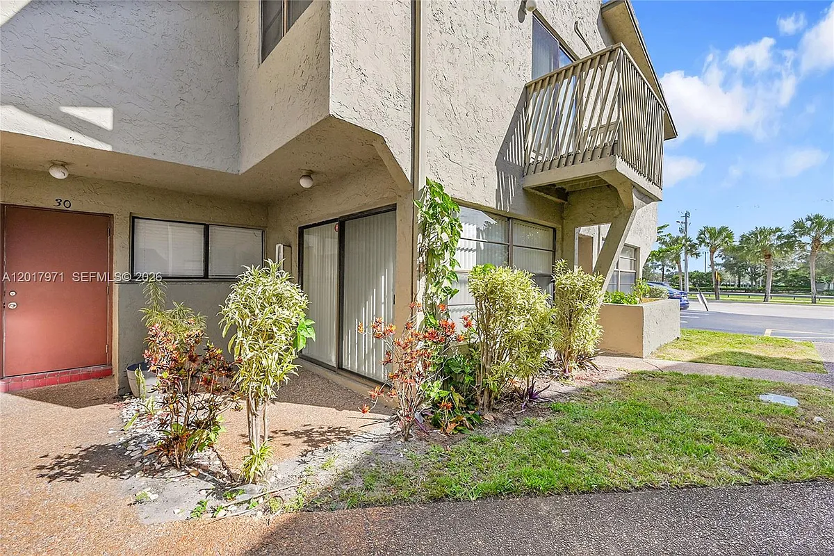 Building Photo - 2532 Coral Springs Dr #2532