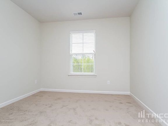 4th image of 400 Riverwood Ct