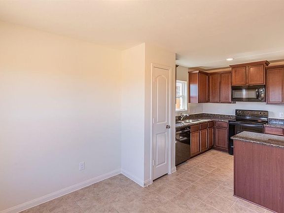 3rd image of 1005 Misty Patch Dr