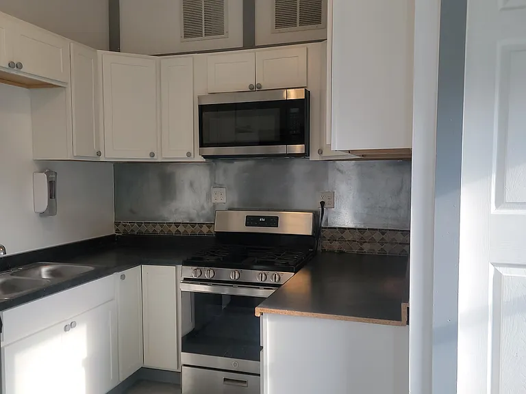 808 E Water St #A — Photo 3