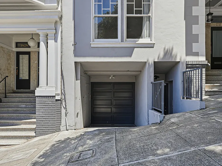 1818 Taylor St — Photo 4