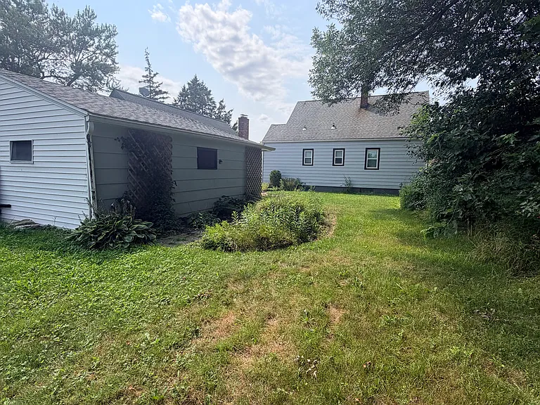 265 University Ave — Photo 23