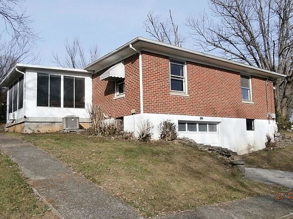 3rd image of 154 Beaumont Ave