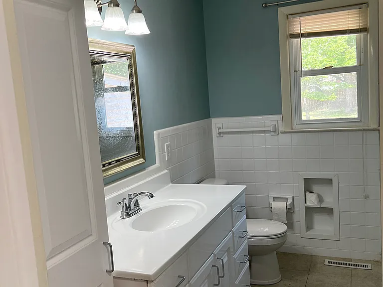 1605 Crest Dr — Photo 10