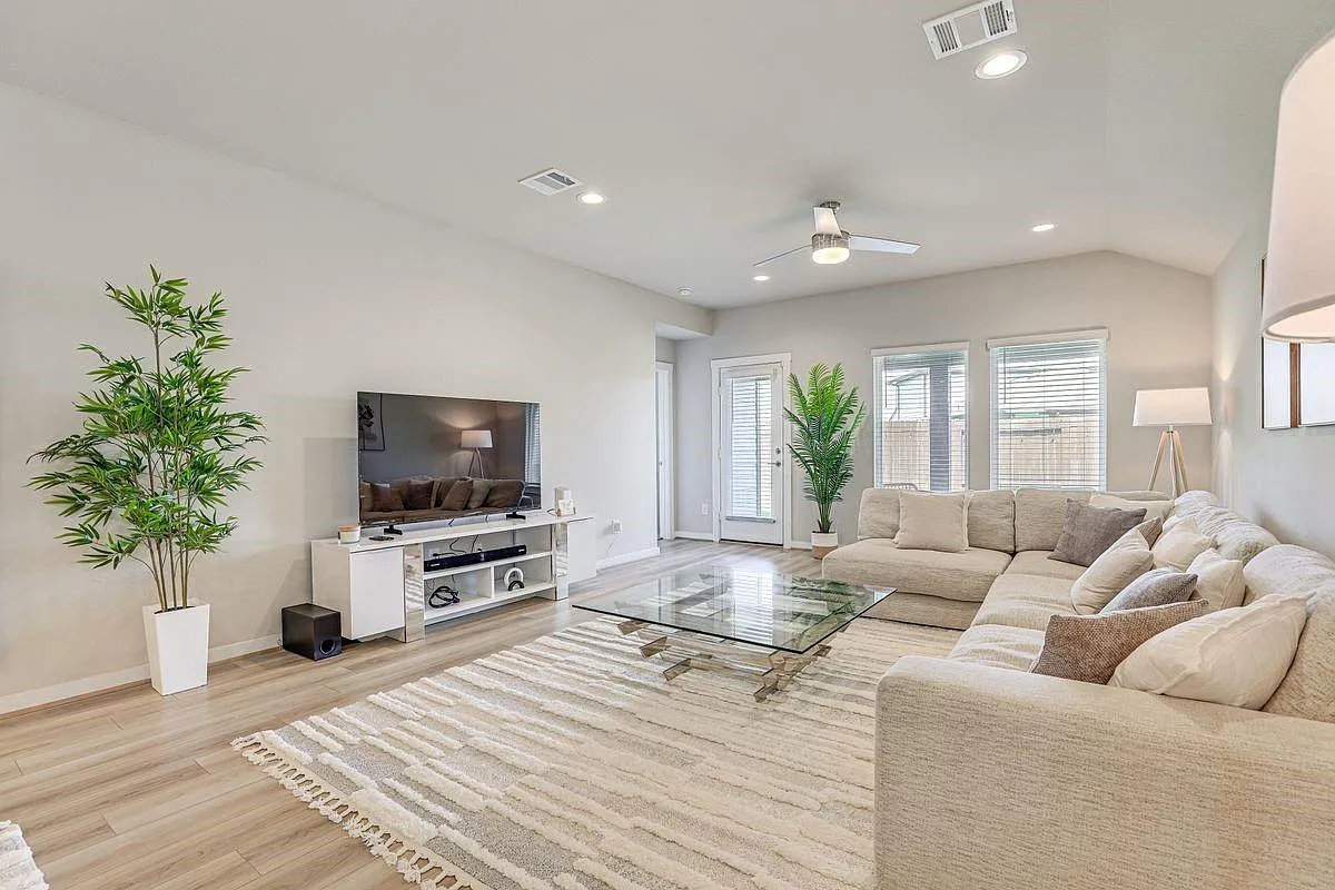 4 bed, 2.0 bath, 1770 sqft, $3,500 — Photo 1