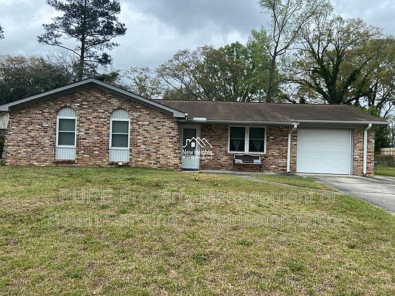 2nd image of 371 Furman Ln